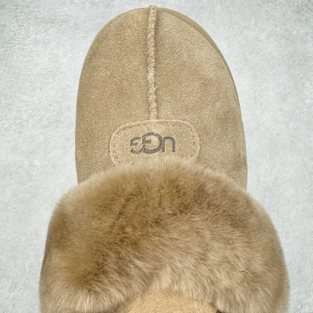 Pick up locally 💰 400 UGG slippers 5125 Star drag autumn and winter sheep fur integrated snow boots. All shoes are made from the same factory as ZP. Longfeng A-grade Australian imported sheep fur integrated brand OEM production line fully follows the ZP process flow. OEM original pattern maker adheres to the principle of no original shoes and no development selection. Pay attention to every detail. The most authentic version on the market TREADLITE "Light Wing" technology outsole Lightweight/durable/flexible/pile size: 35 36 37 38 39 40 Coding: by2936040